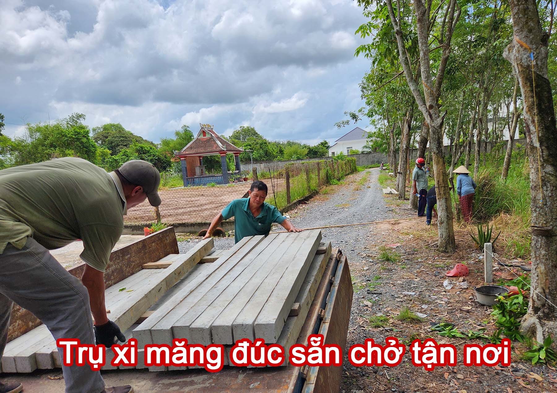 Trụ xi măng đúc sẵn chở tận nơi.jpg (486 KB)