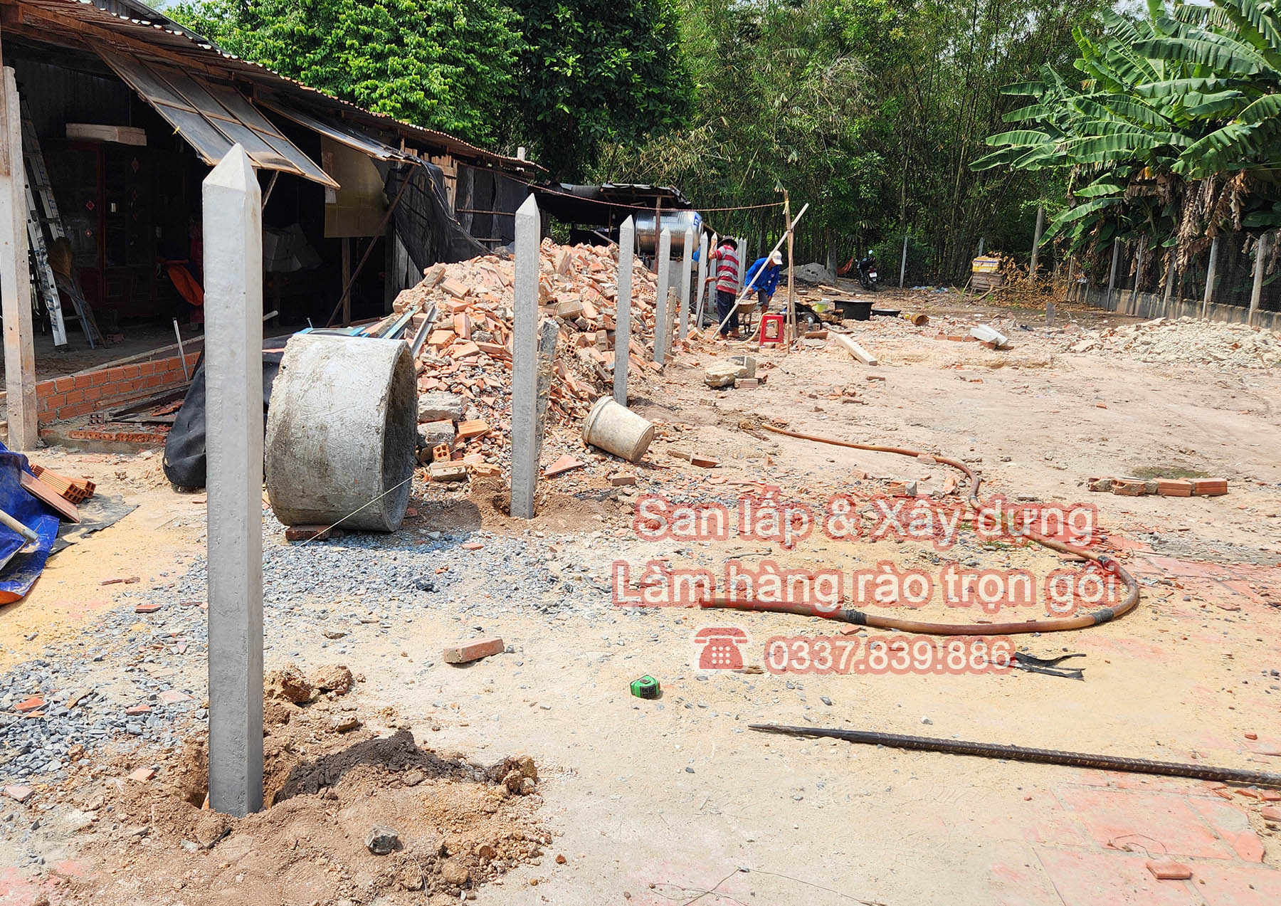 Chôn trụ xi măng khi xây dựng hàng rào trụ cách trụ 3m.jpg (670 KB)