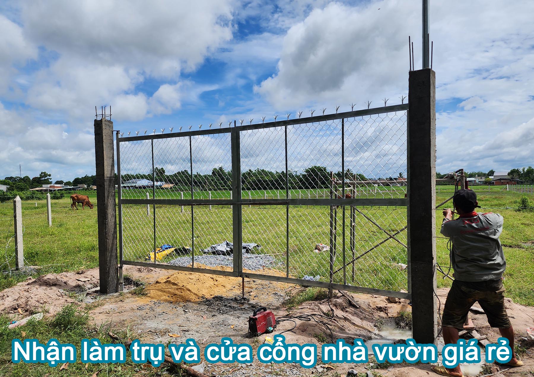 Nhận làm trụ và cửa cổng nhà vườn giá rẻ.jpg (637 KB)